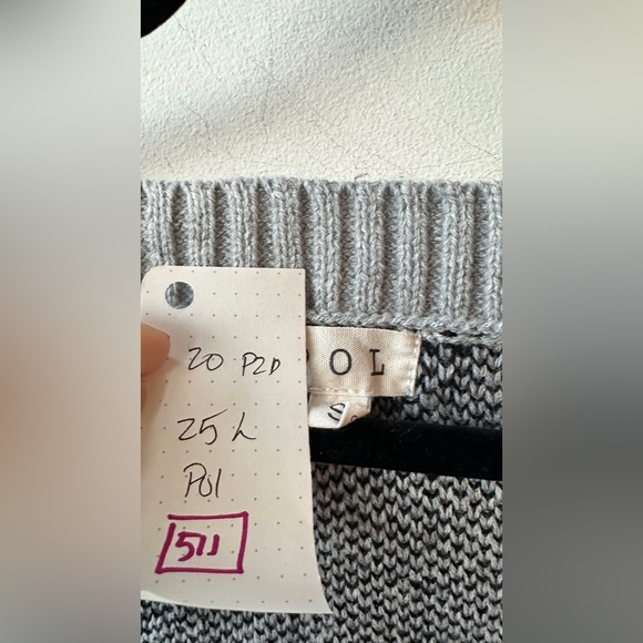 POL Gray Skull Print V-Neck Sweater Size S. 20” P2P | 151 - Picture 4 of 4